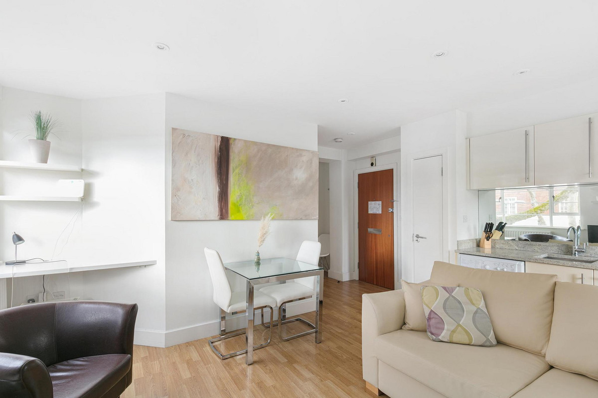 Sloane Avenue